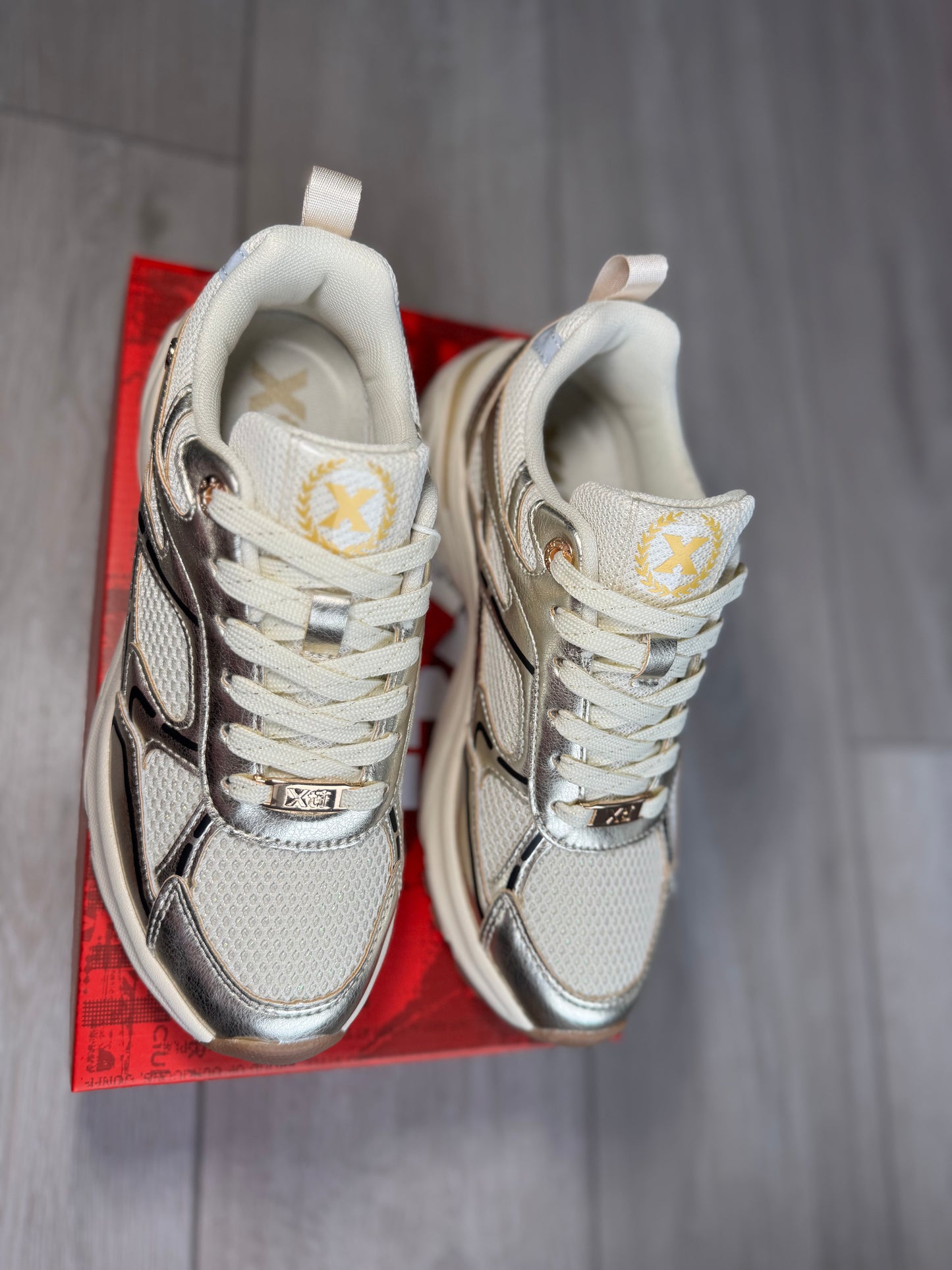 XTI Gold Retro Metallic Trainer
