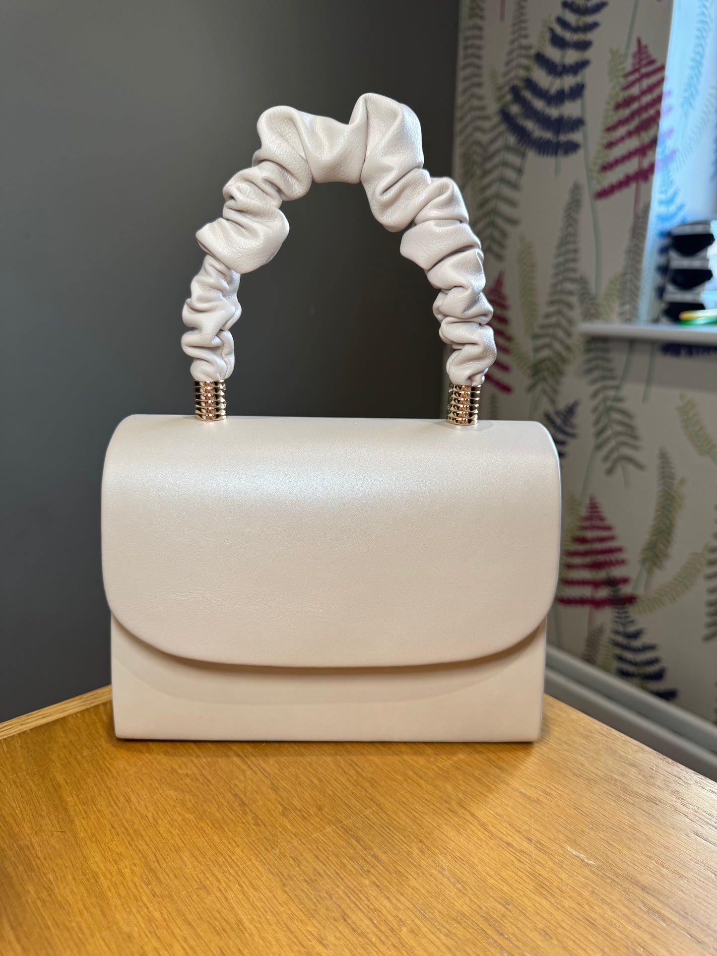 Emis Beige Box Bag