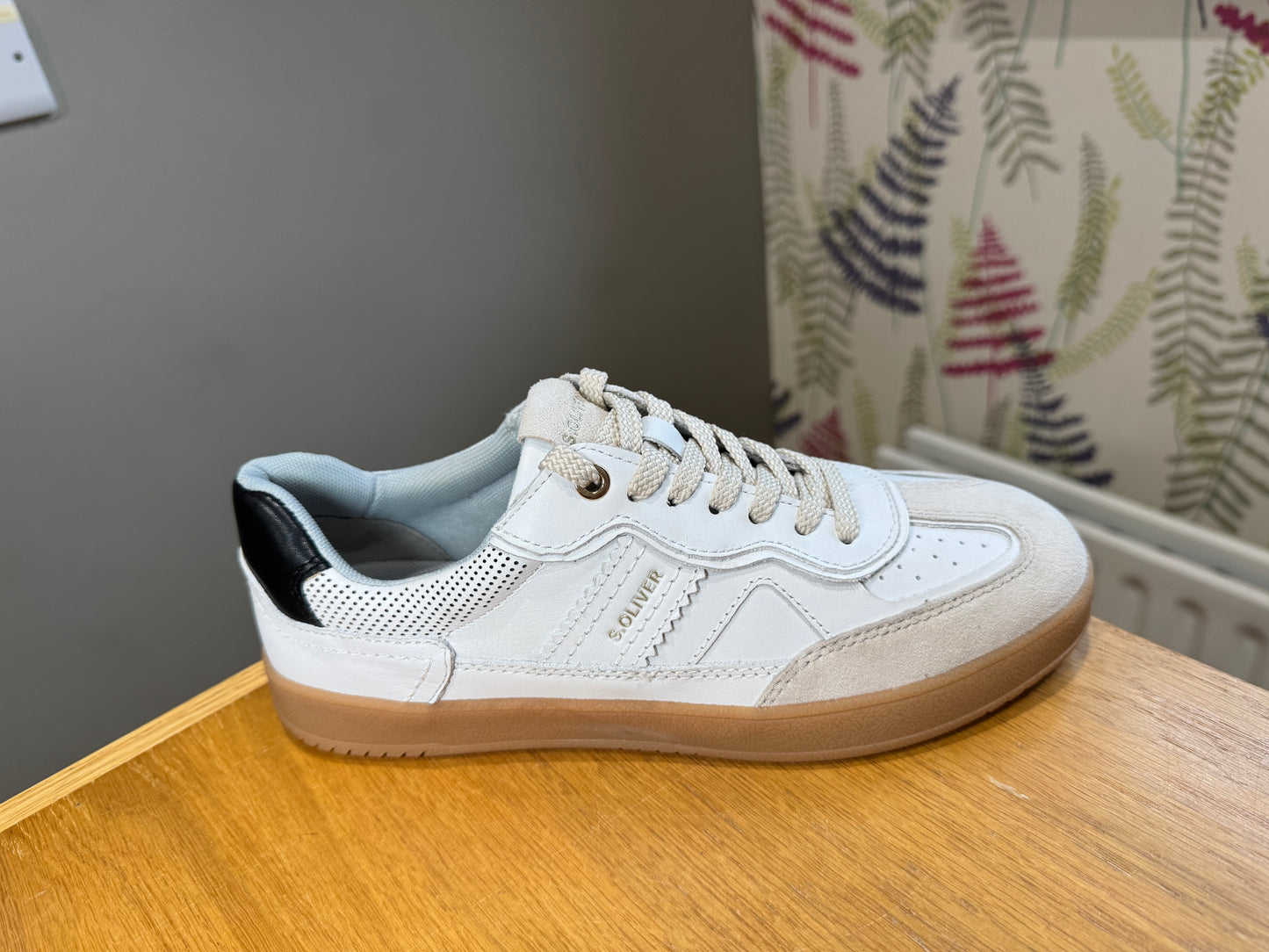 S. Oliver White Comb Trainer