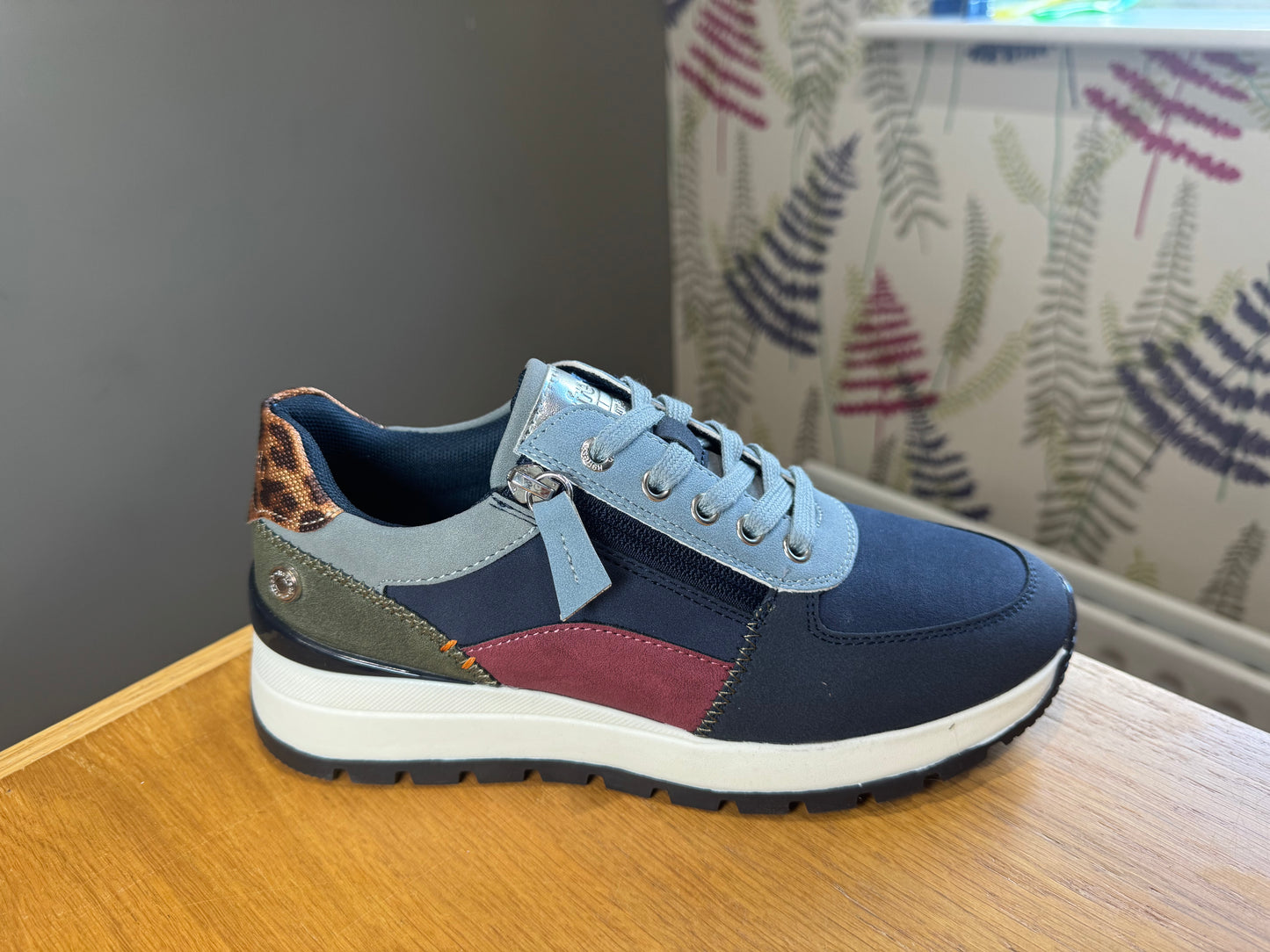 Refresh Navy Multi Zip Trainer