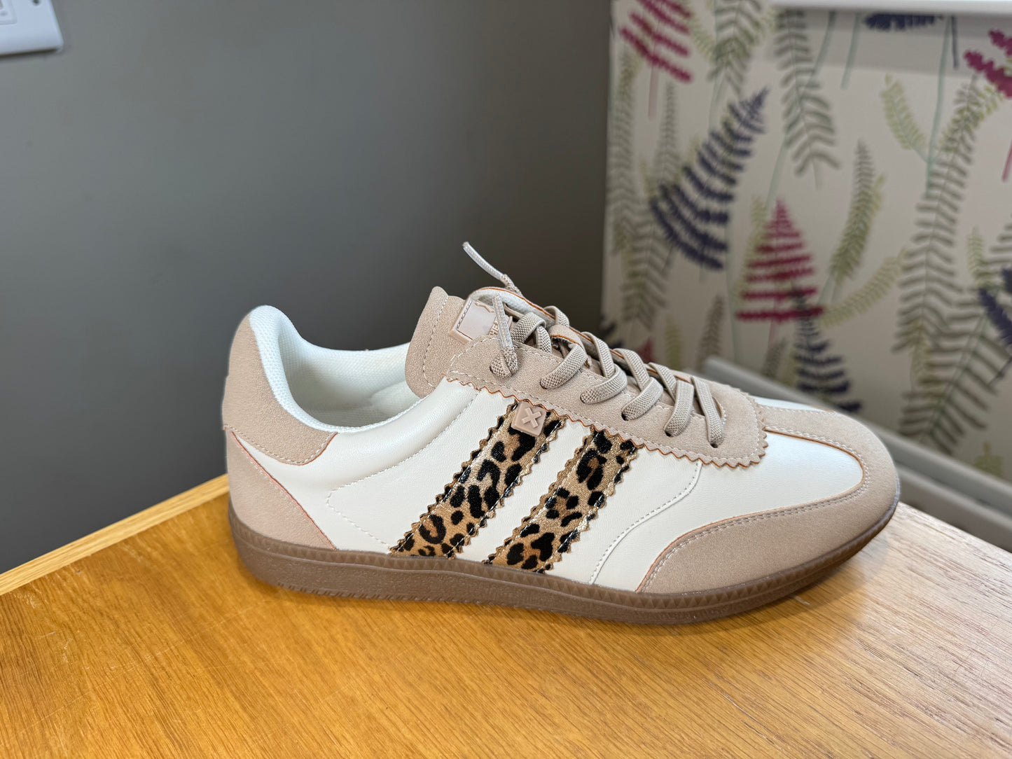 XTI Beige Leopard Stripe Trainer