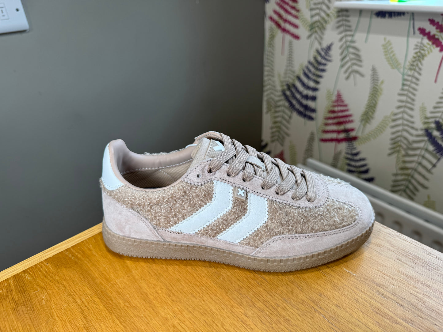 XTI Beige Boucle Stripe Trainer