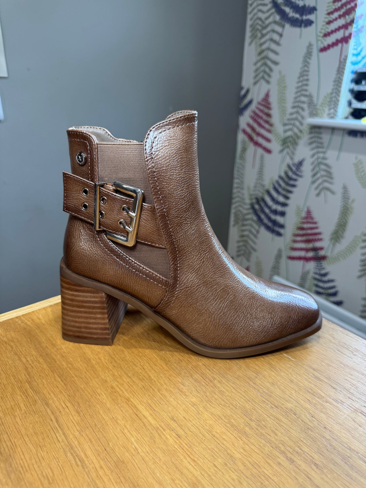 XTI Beige Patent Block Boot