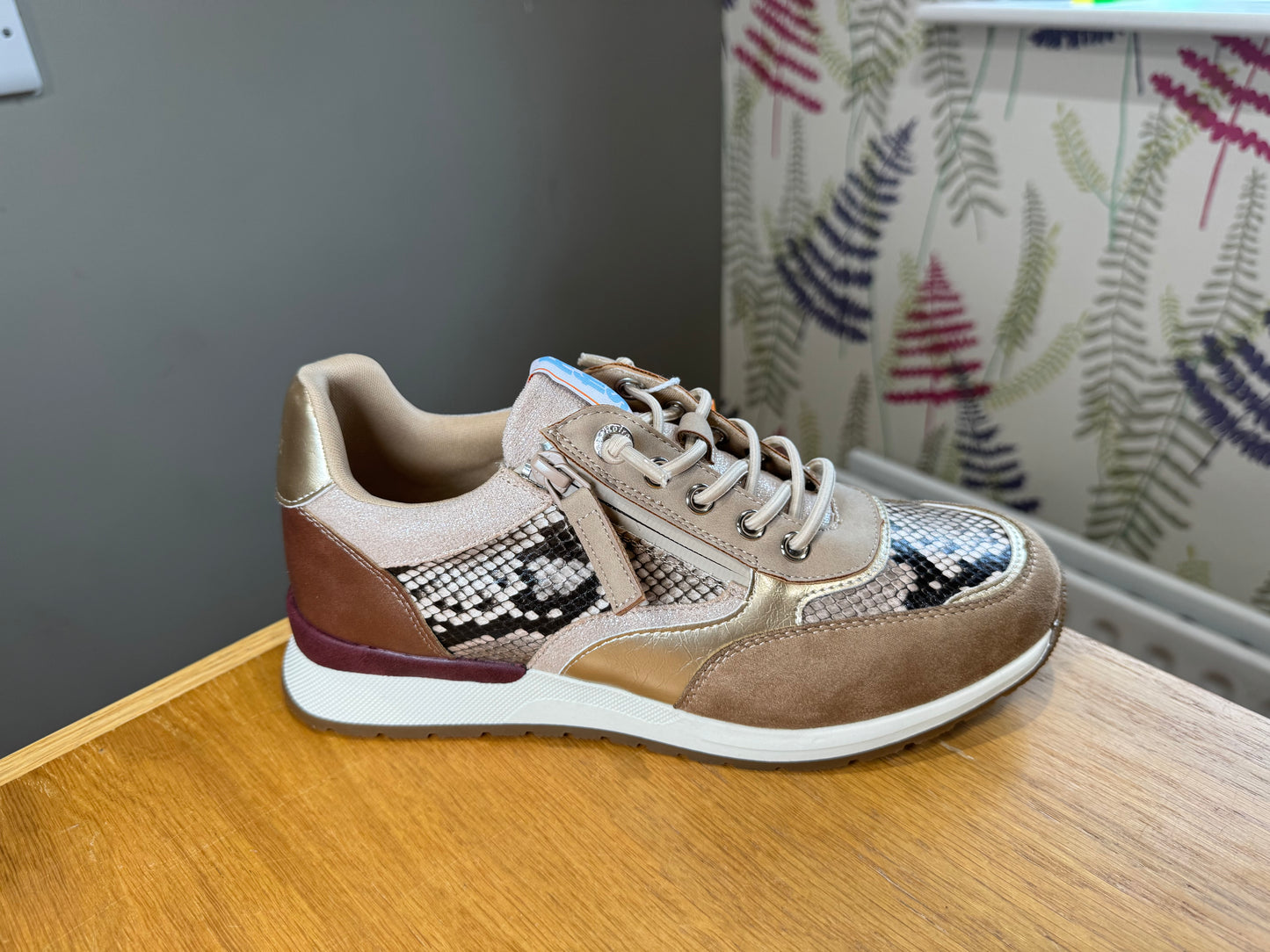 Refresh Beige/Snake Zip Trainer