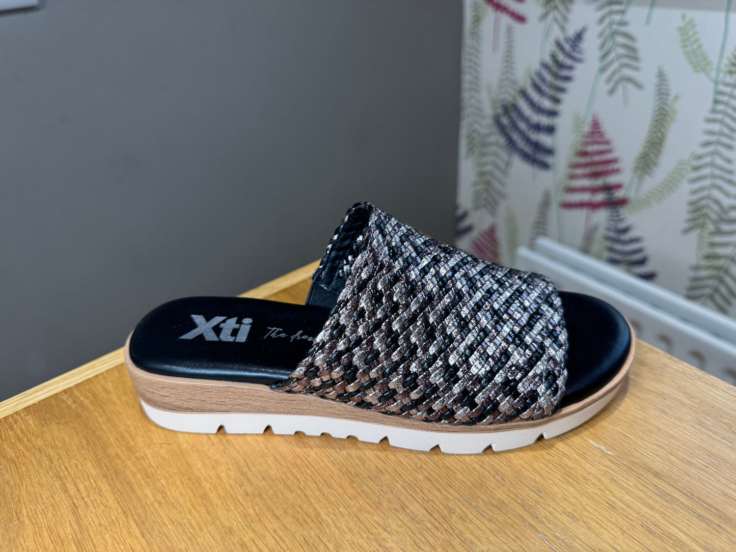 XTI Black/Pewter Slider