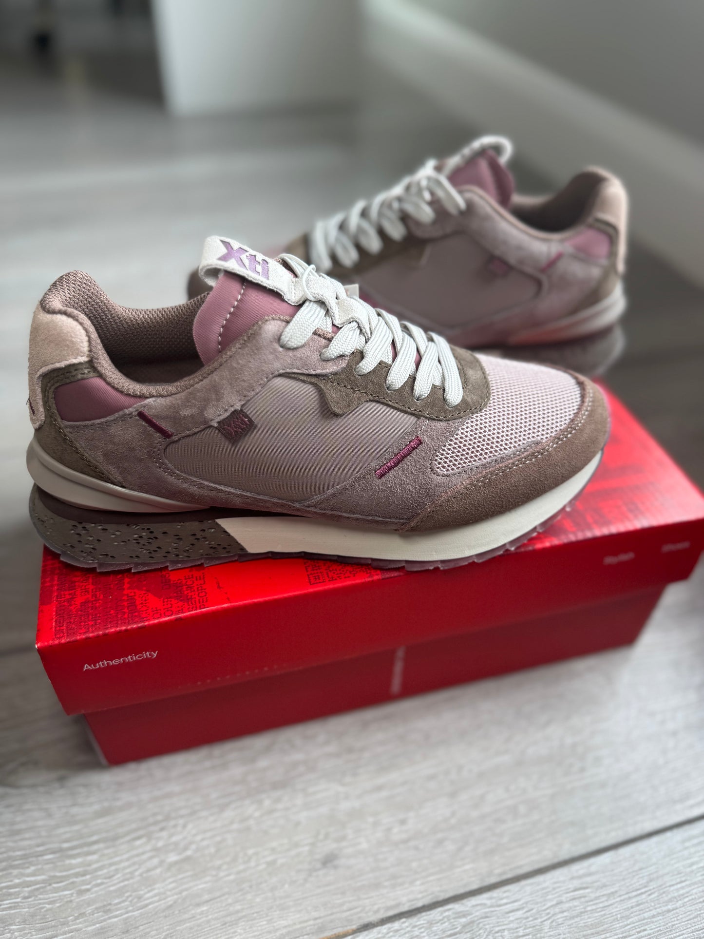 XTI Taupe/Mauve Knit Trainer