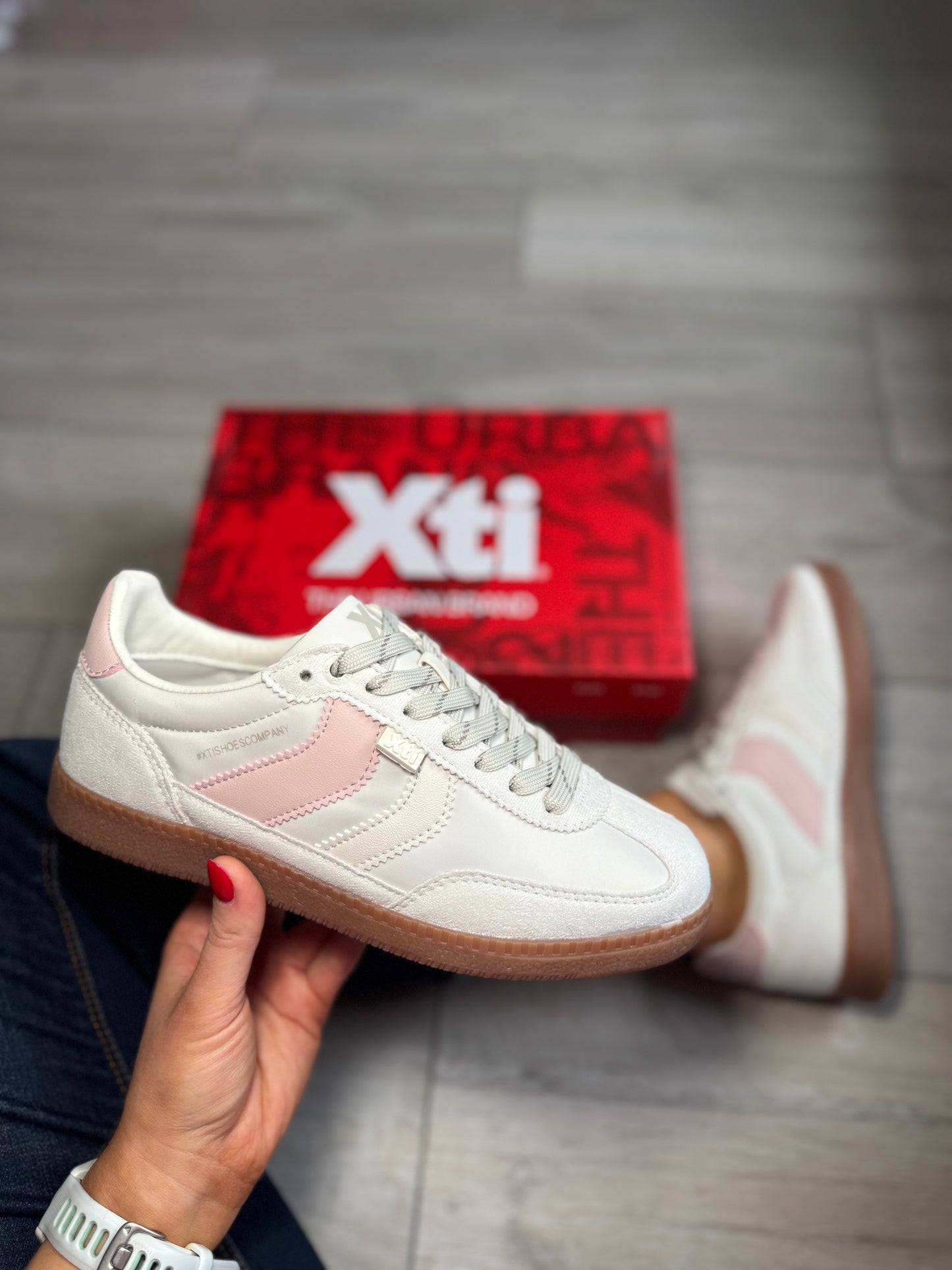 XTI Silver/White Trainer