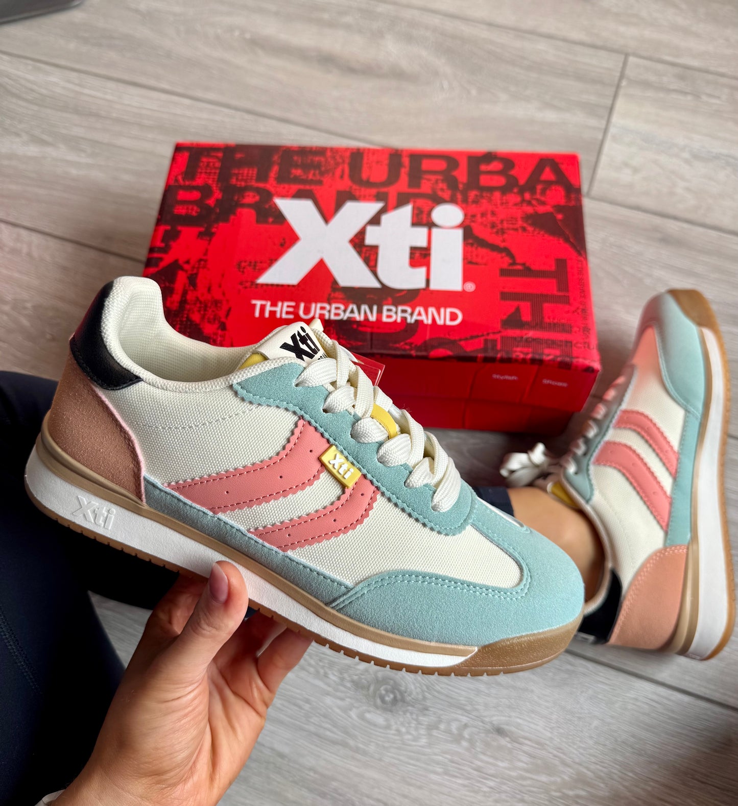 XTI Multi Stripe Trainer