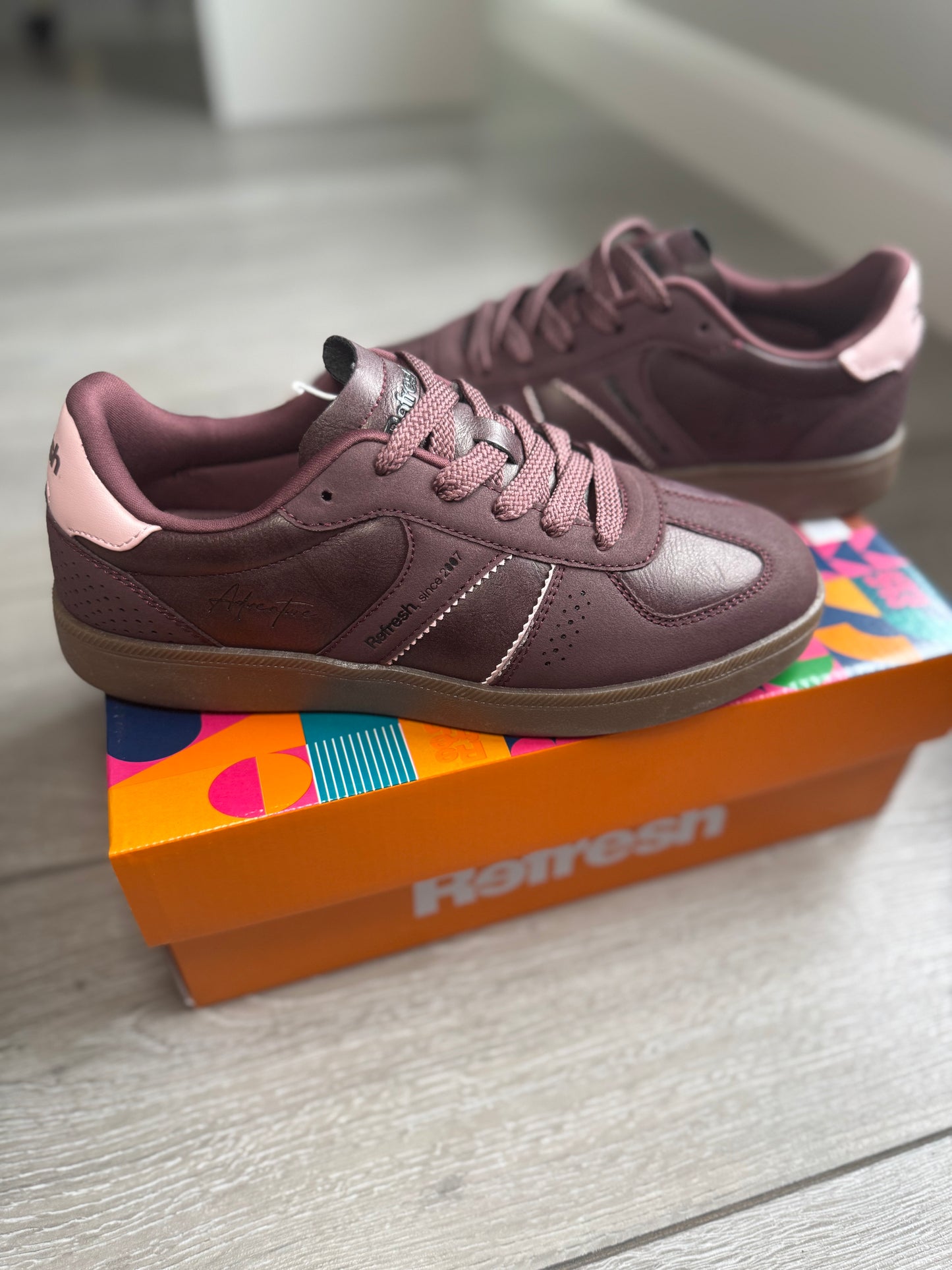 Refresh Burgundy Trainer