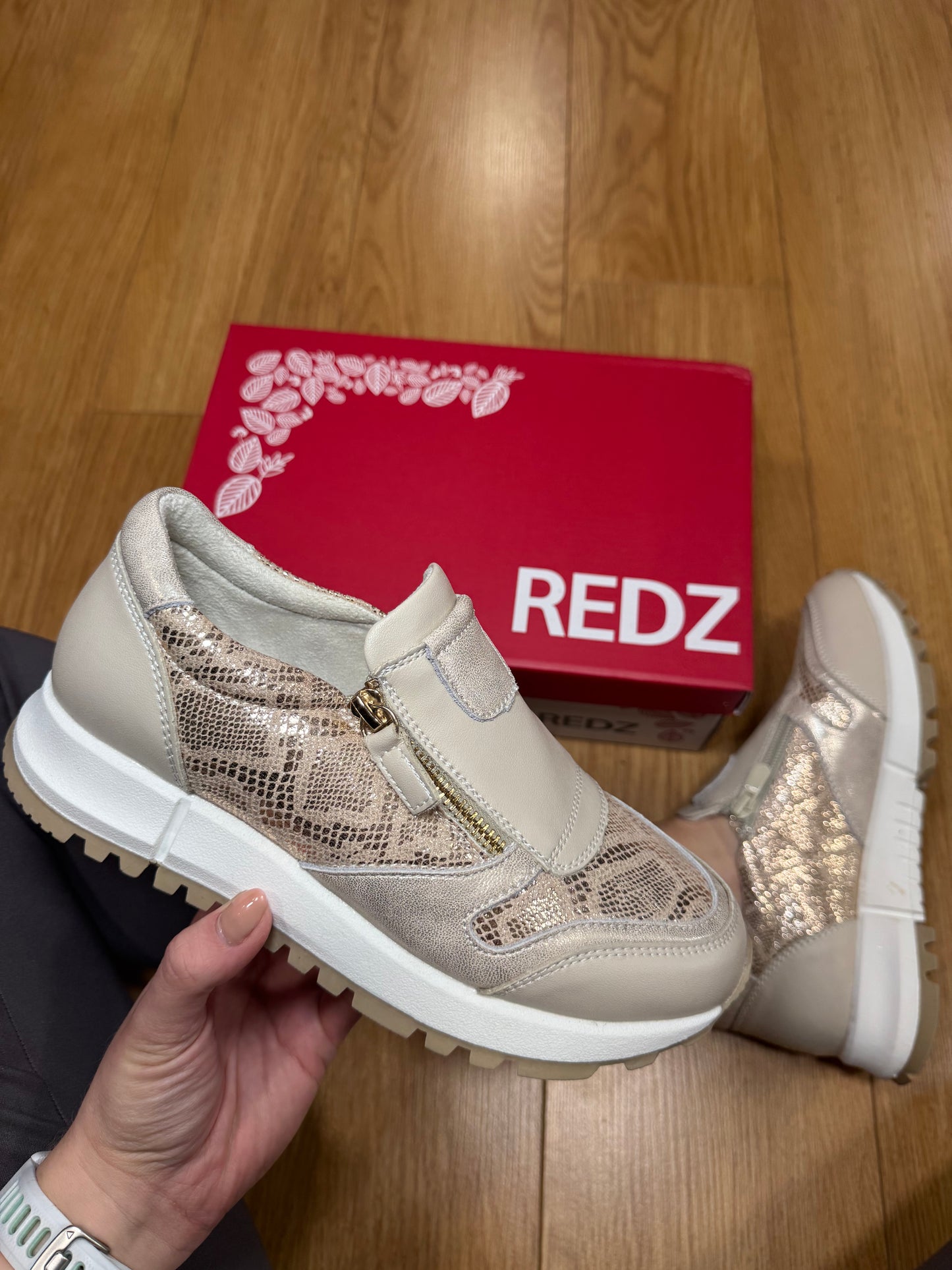 Redz Beige/Gold Zip Trainer