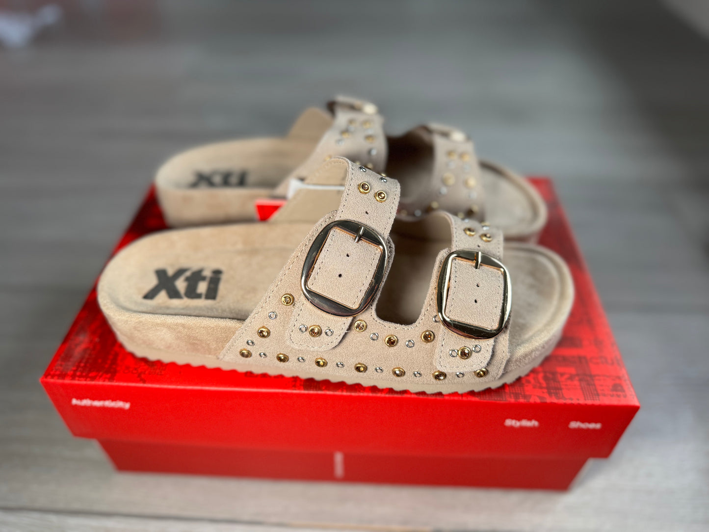 XTI Beige Stud Slider