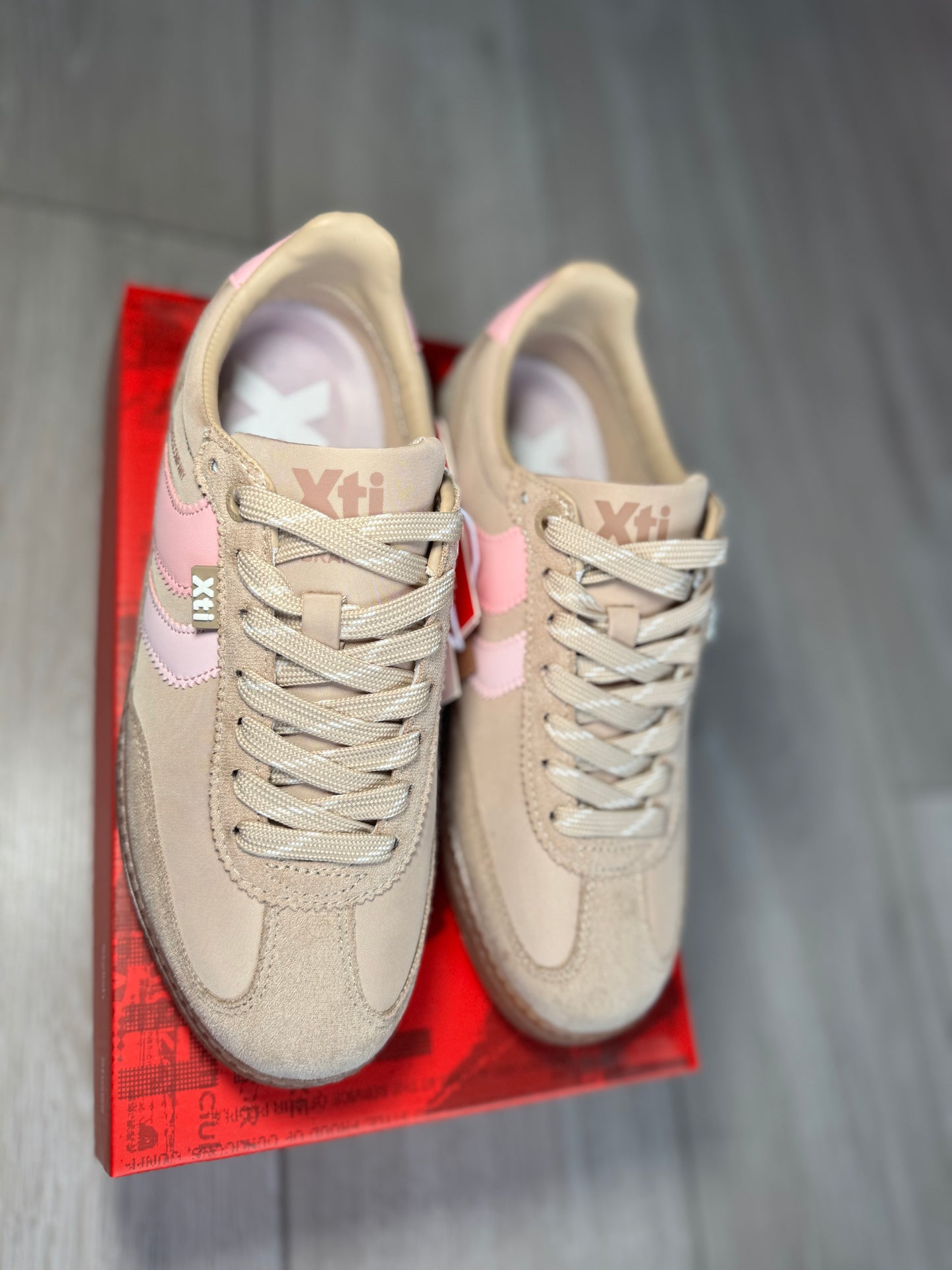 XTI Beige/Pink Trainer