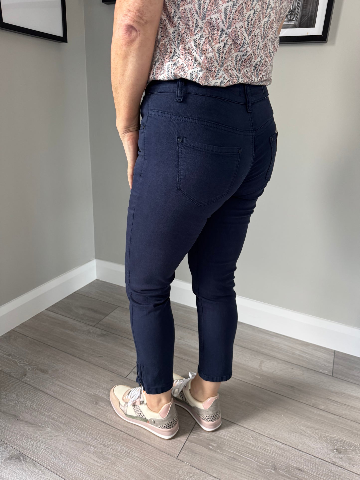 Kalisson Navy Zip Crop