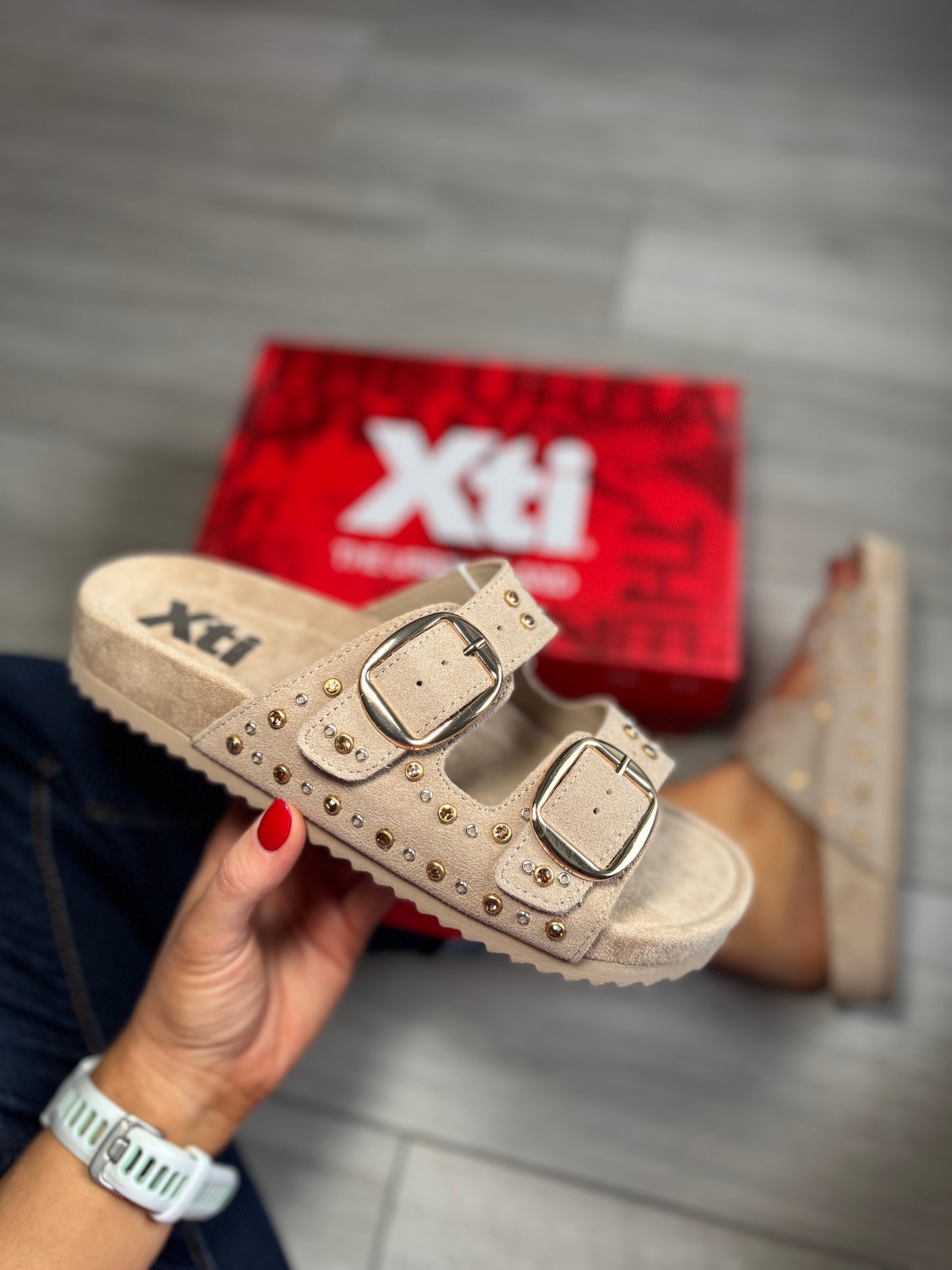 XTI Beige Stud Slider