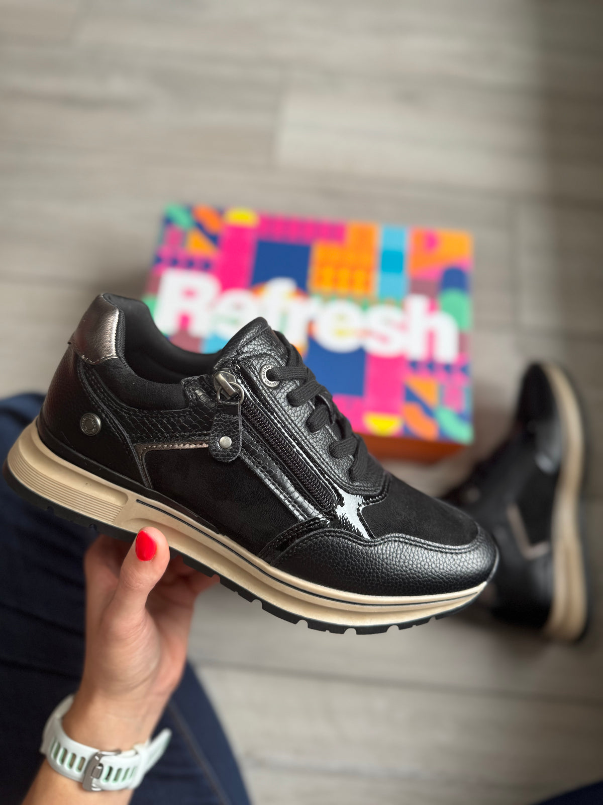 Refresh Black Zip Trainer