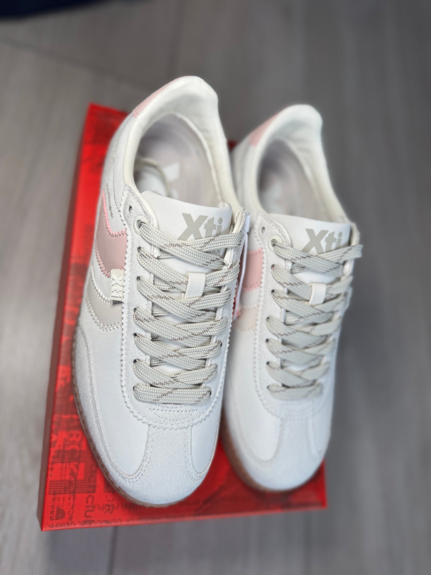 XTI Silver/White Trainer
