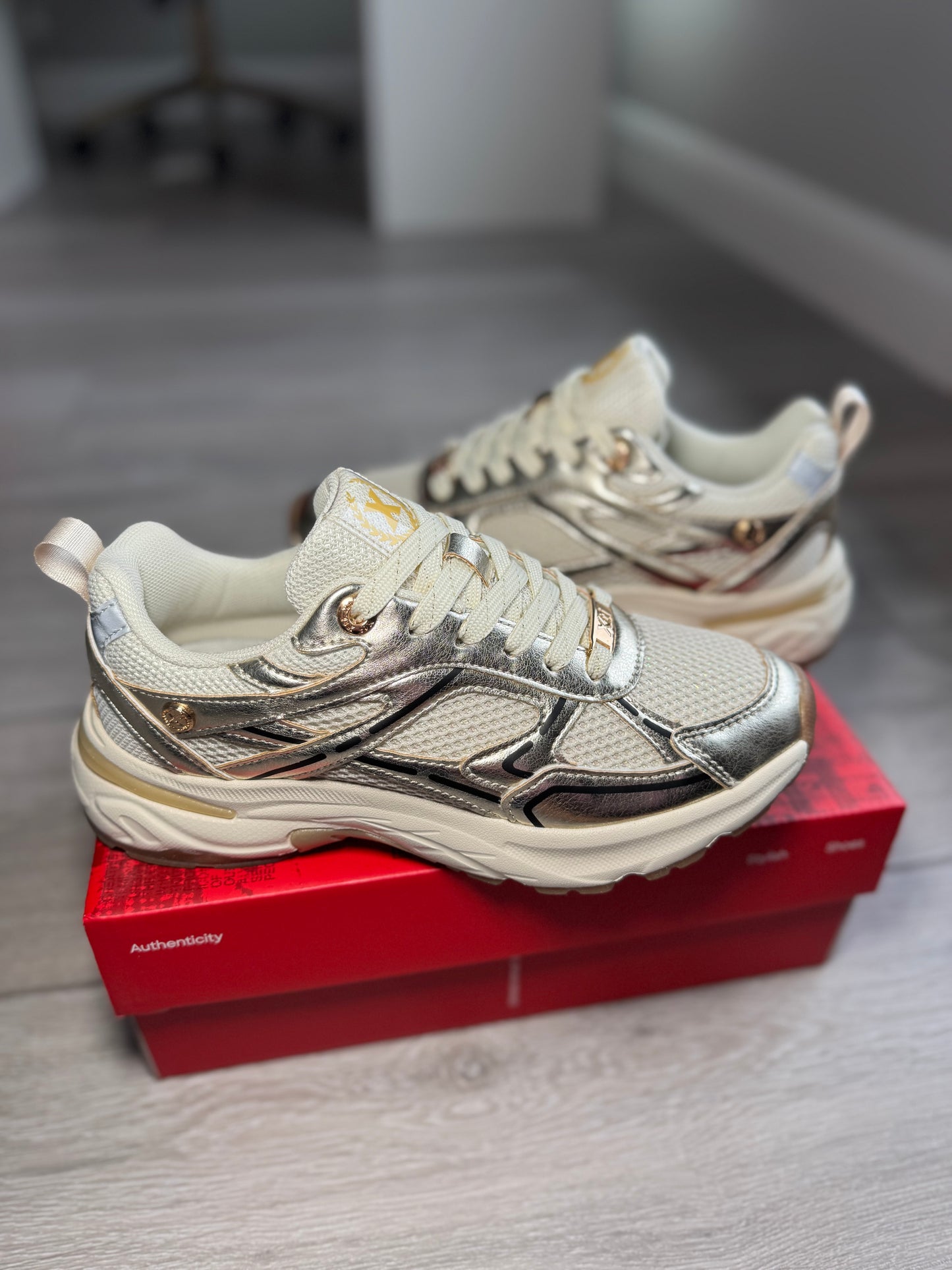 XTI Gold Retro Metallic Trainer
