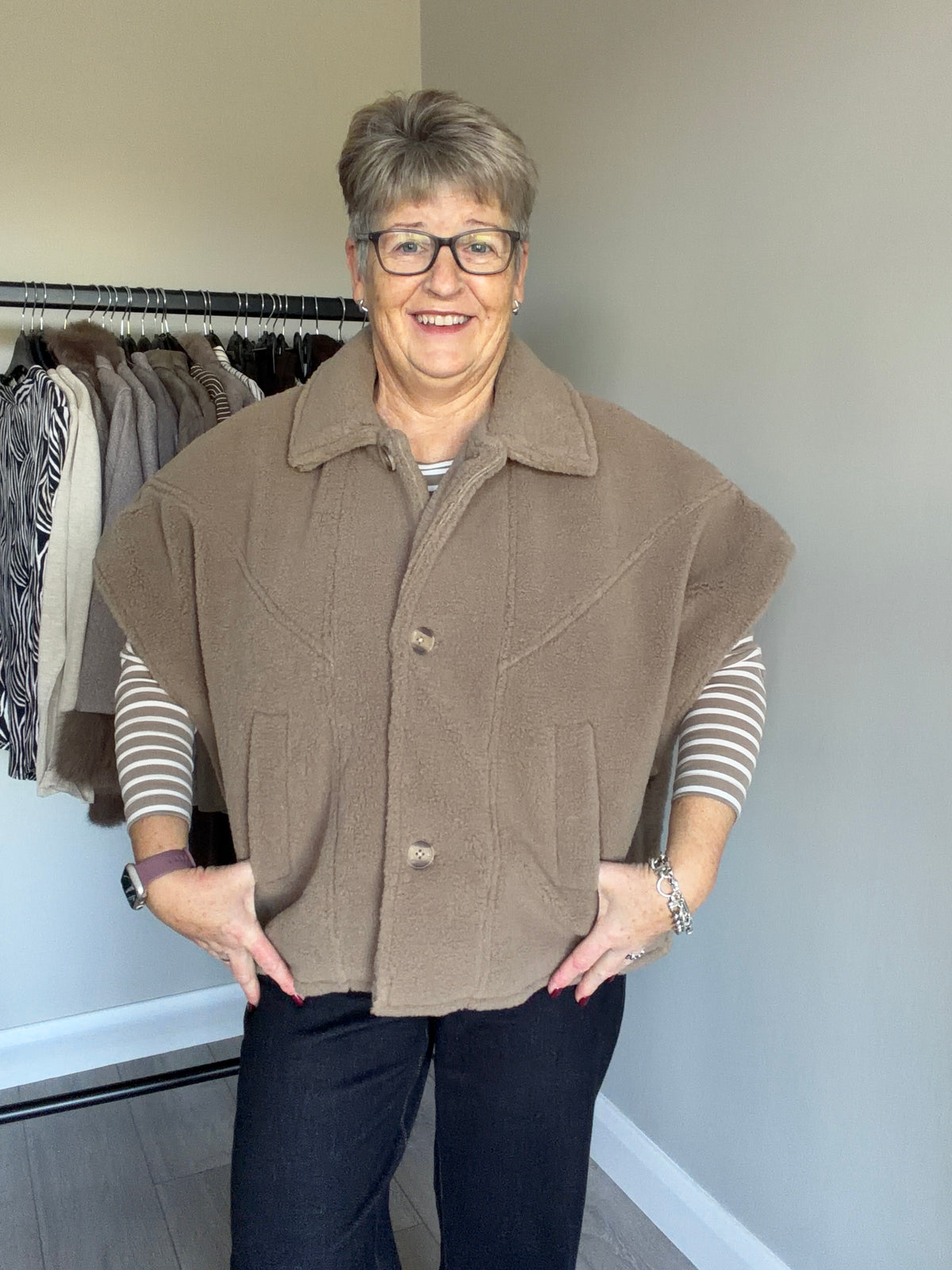 Freequent Desert Taupe Cape