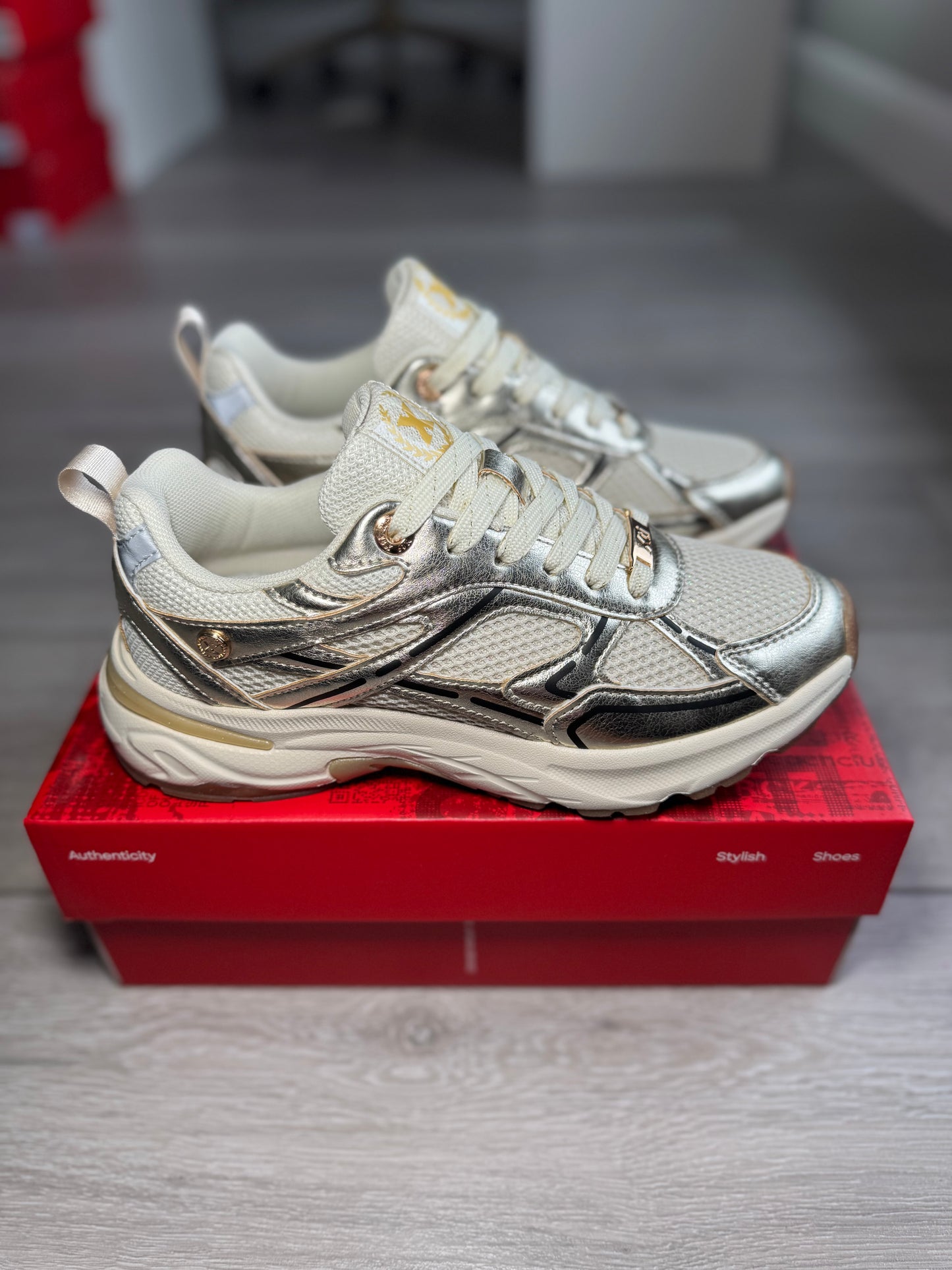 XTI Gold Retro Metallic Trainer