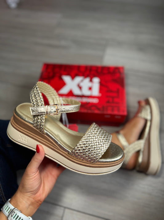XTI Gold Wedge Sandal