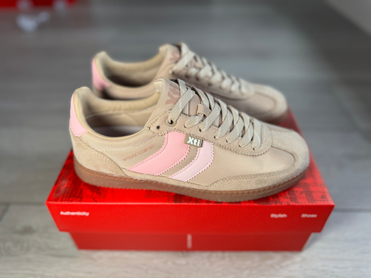 XTI Beige/Pink Trainer