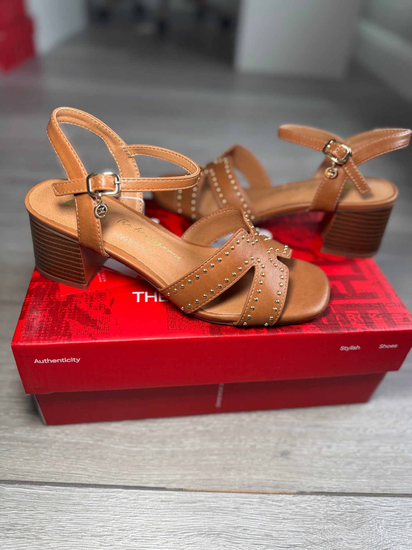 XTI Camel Stud Block Sandal