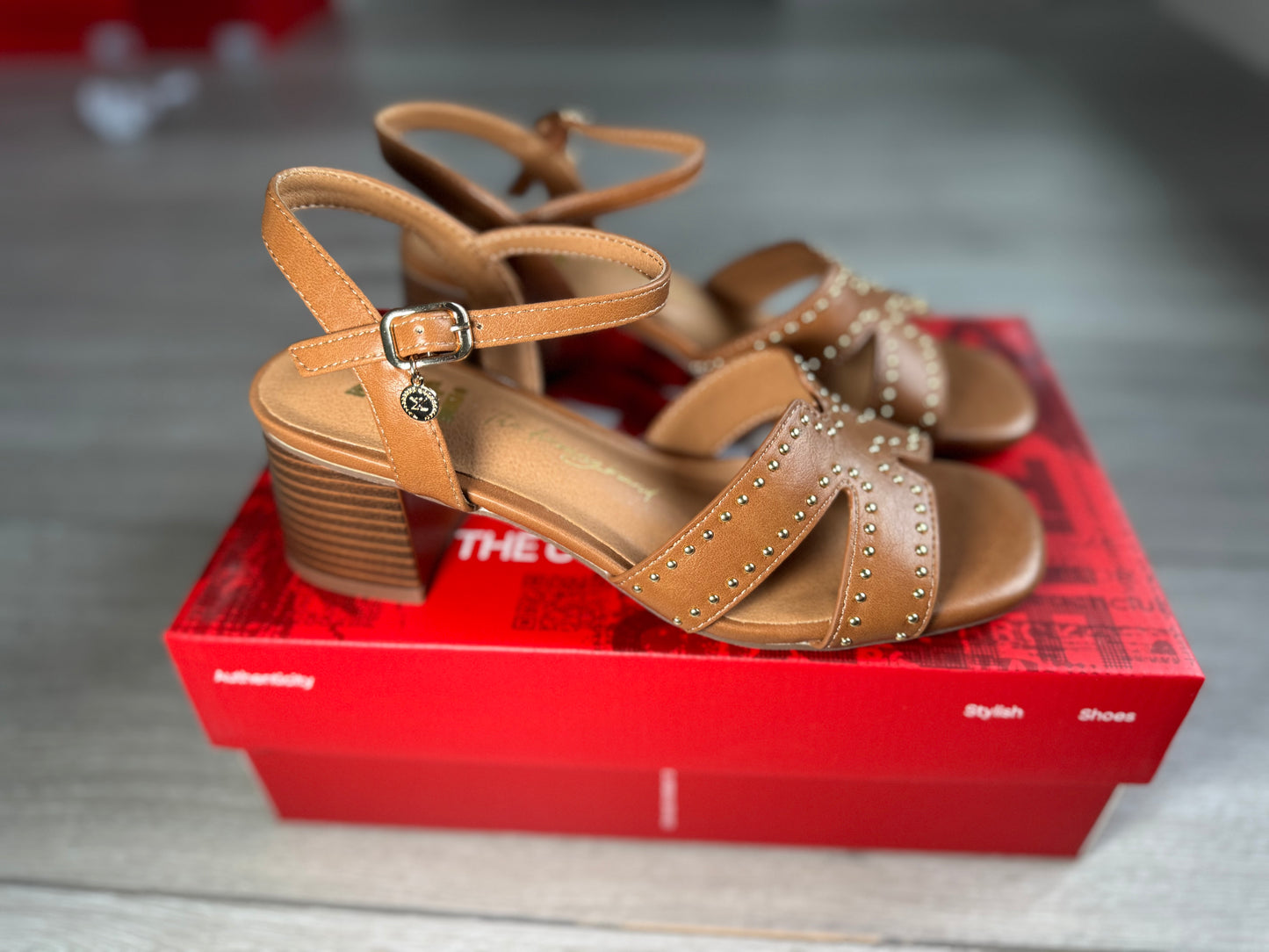 XTI Camel Stud Block Sandal