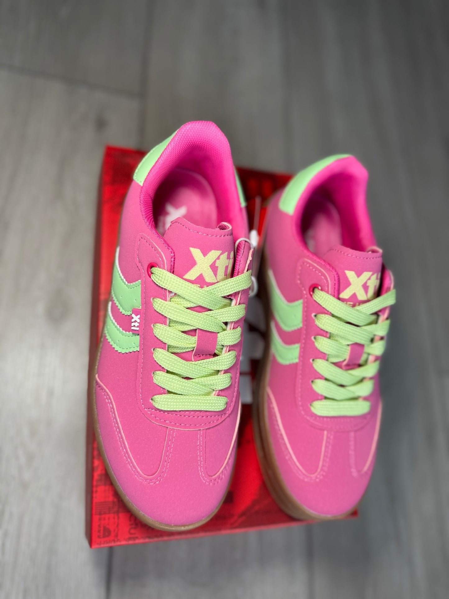 XTI Fuchsia/Green Stripe Trainer