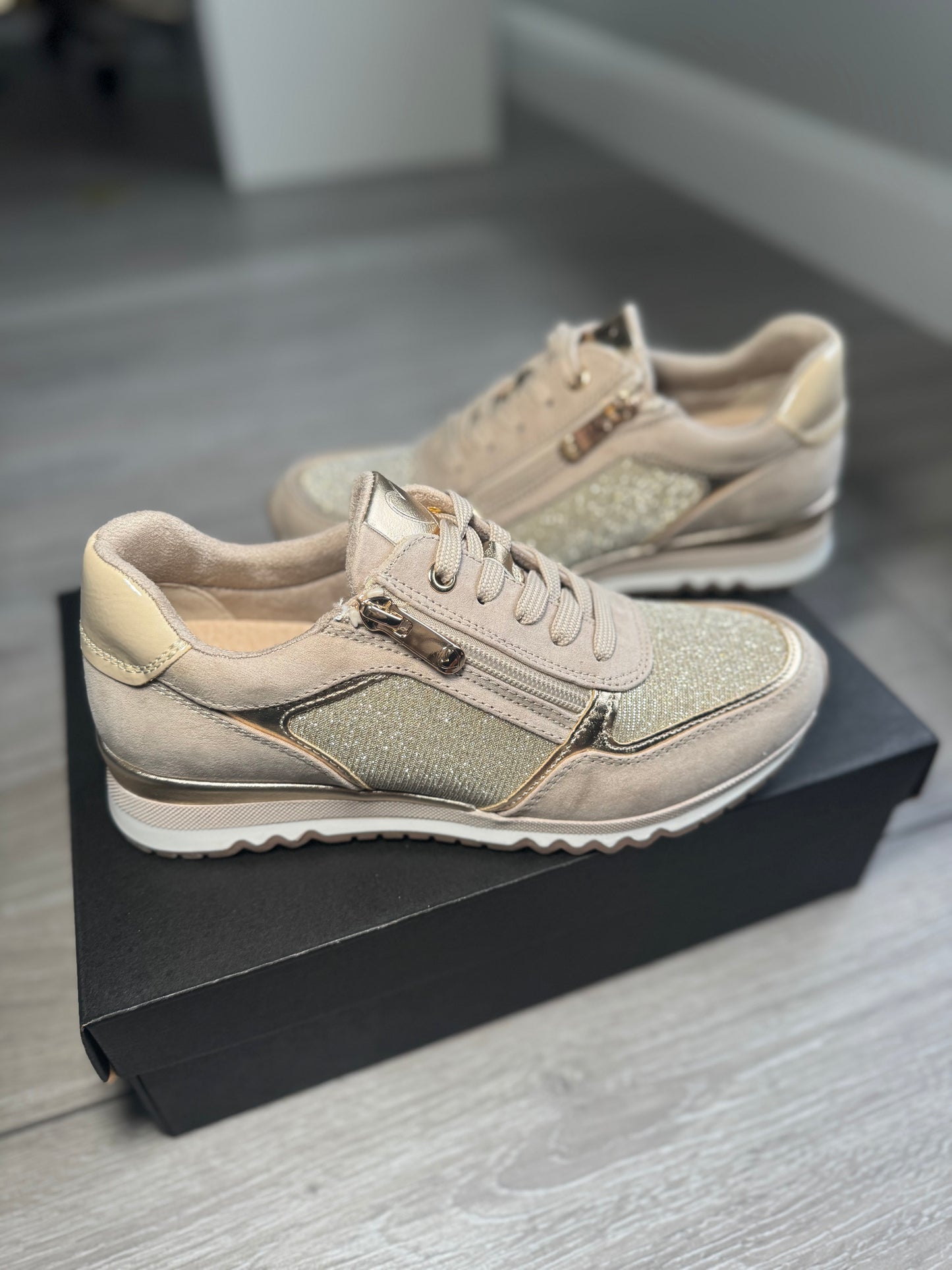 Marco Tozzi Dune Shimmer Zip Trainer