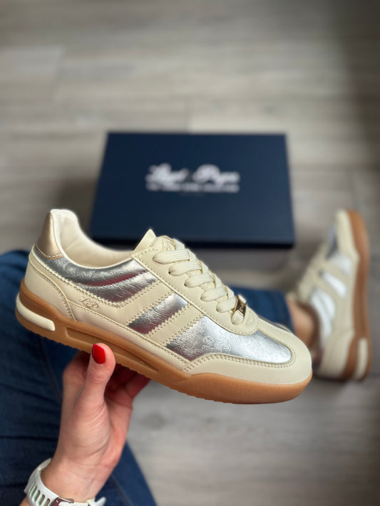 Lloyd & Pryce McGhen Timeless Bloom Trainer