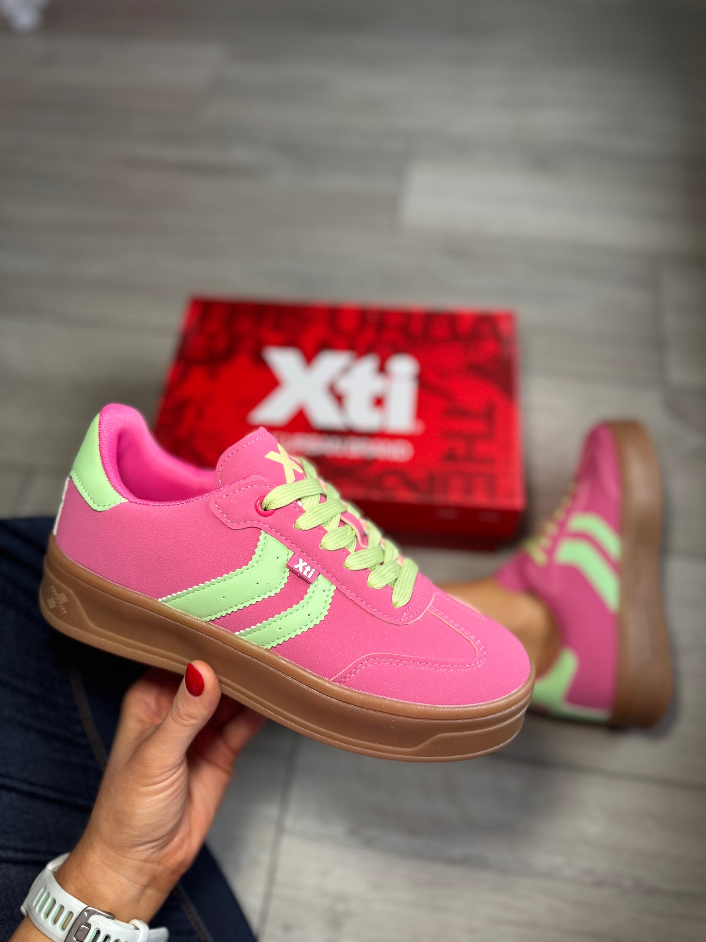 XTI Fuchsia/Green Stripe Trainer