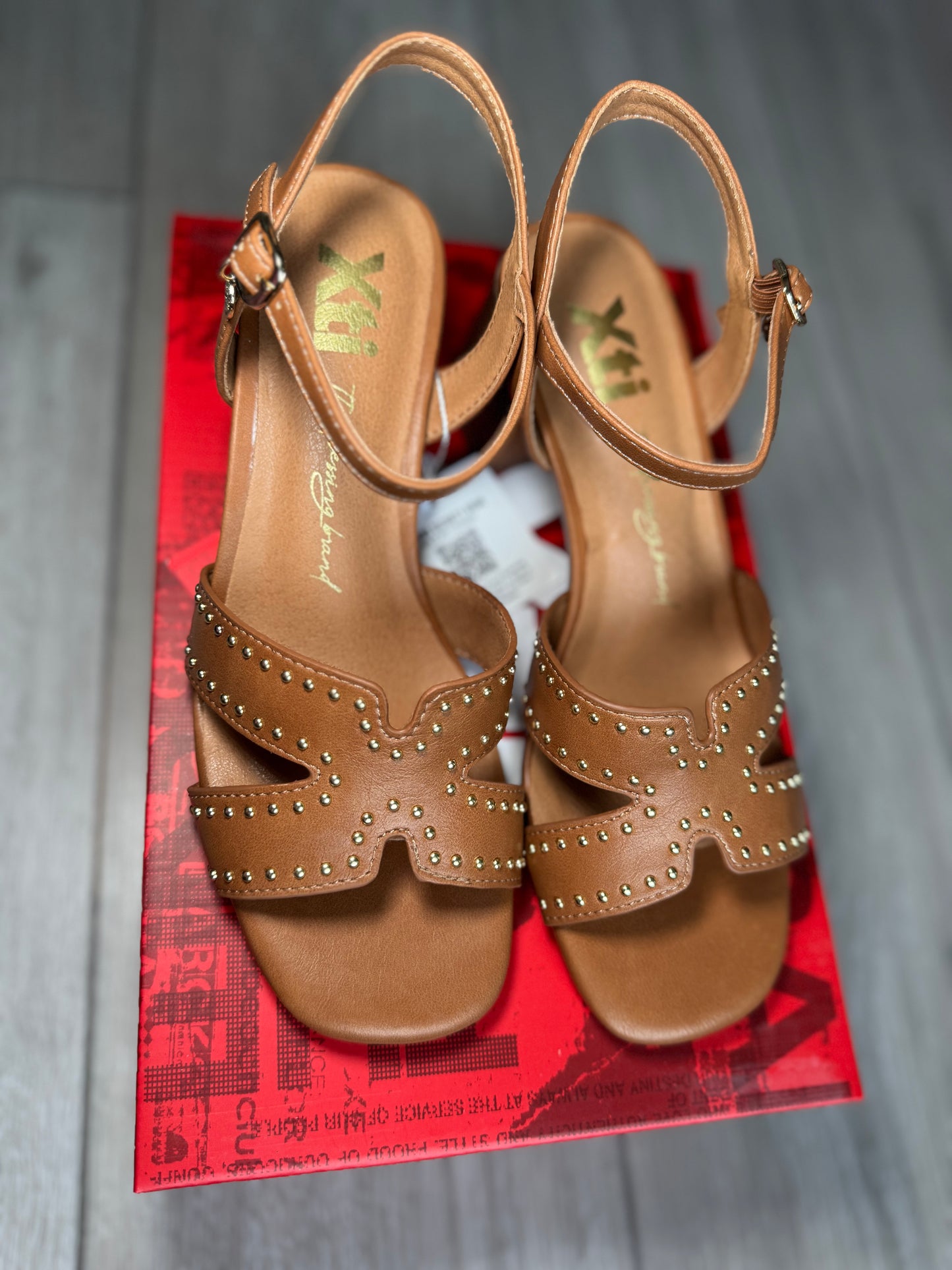 XTI Camel Stud Block Sandal