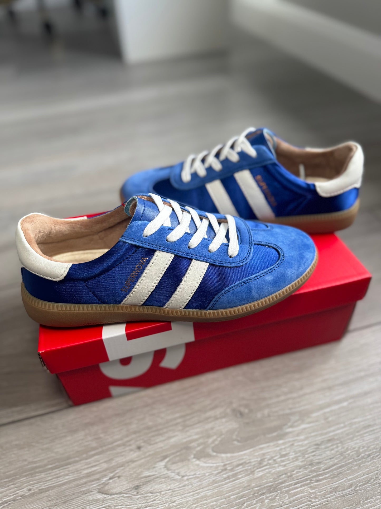 Drilleys Ninety Neon Blue Trainer