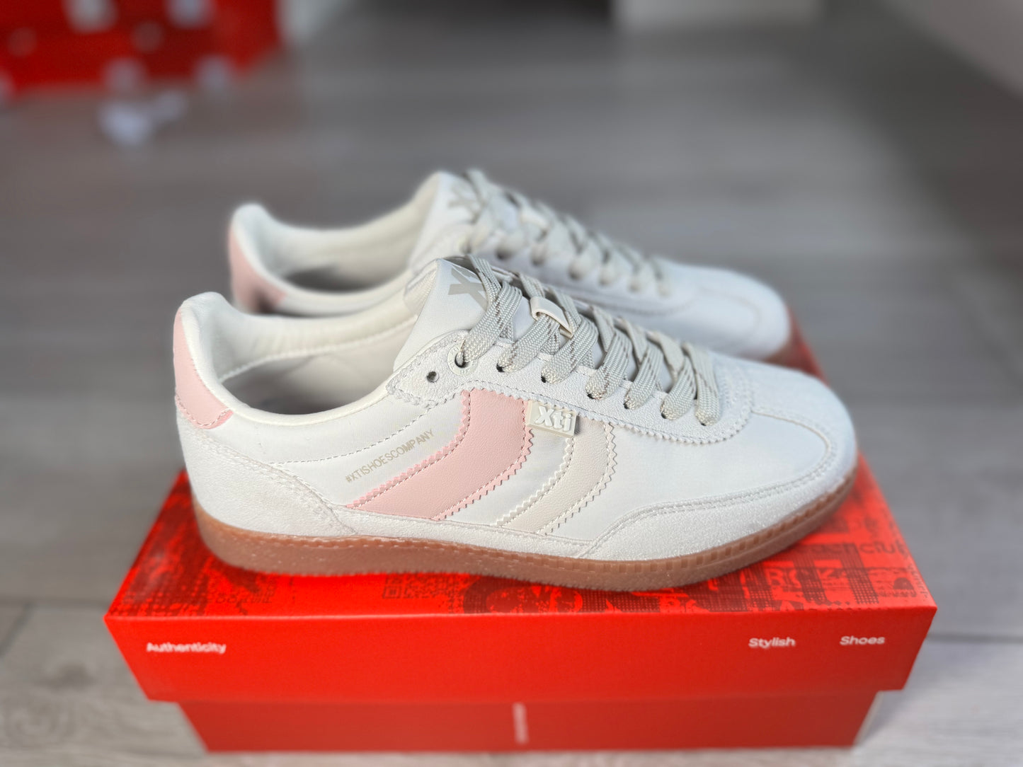 XTI Silver/White Trainer