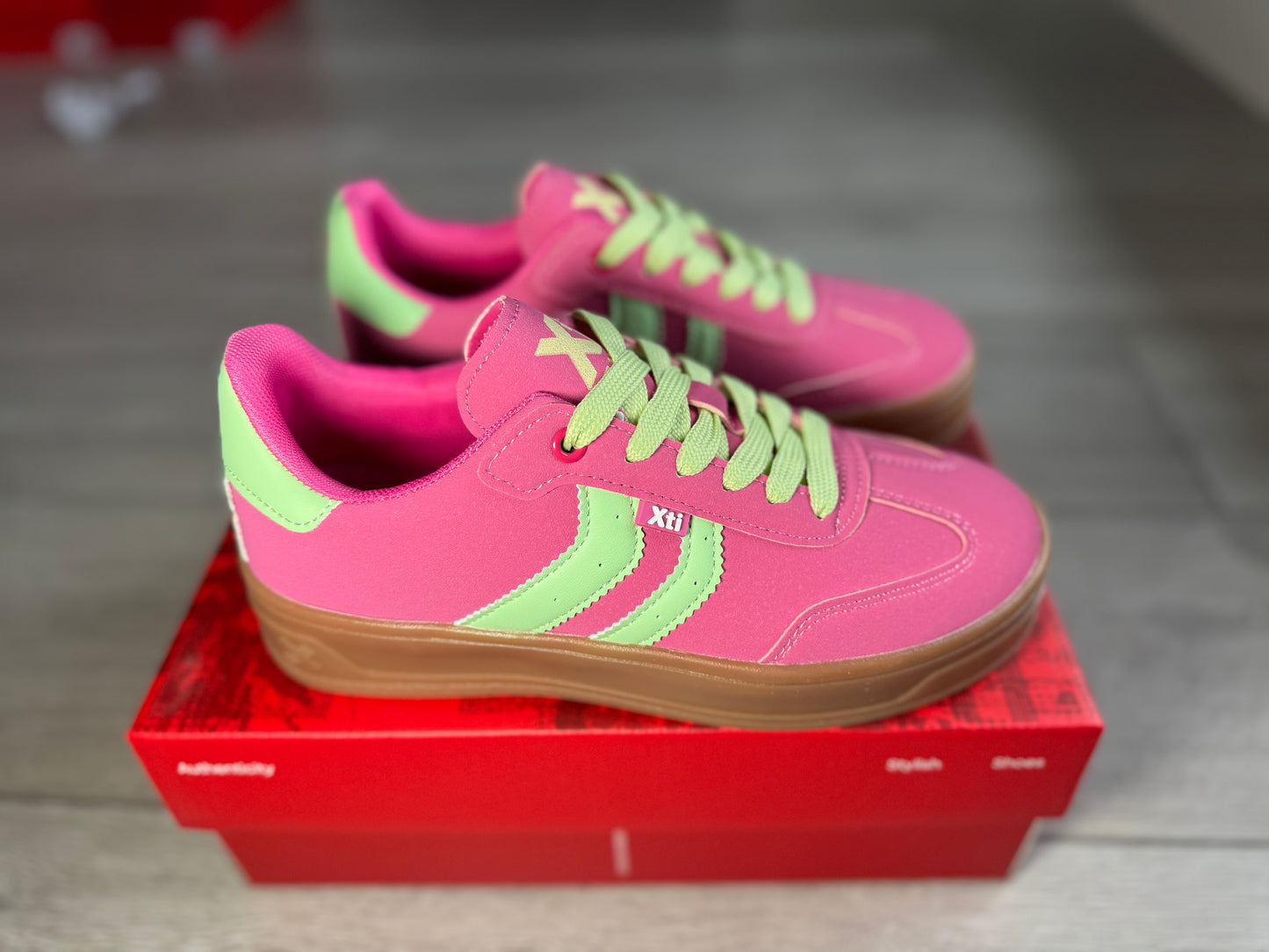 XTI Fuchsia/Green Stripe Trainer