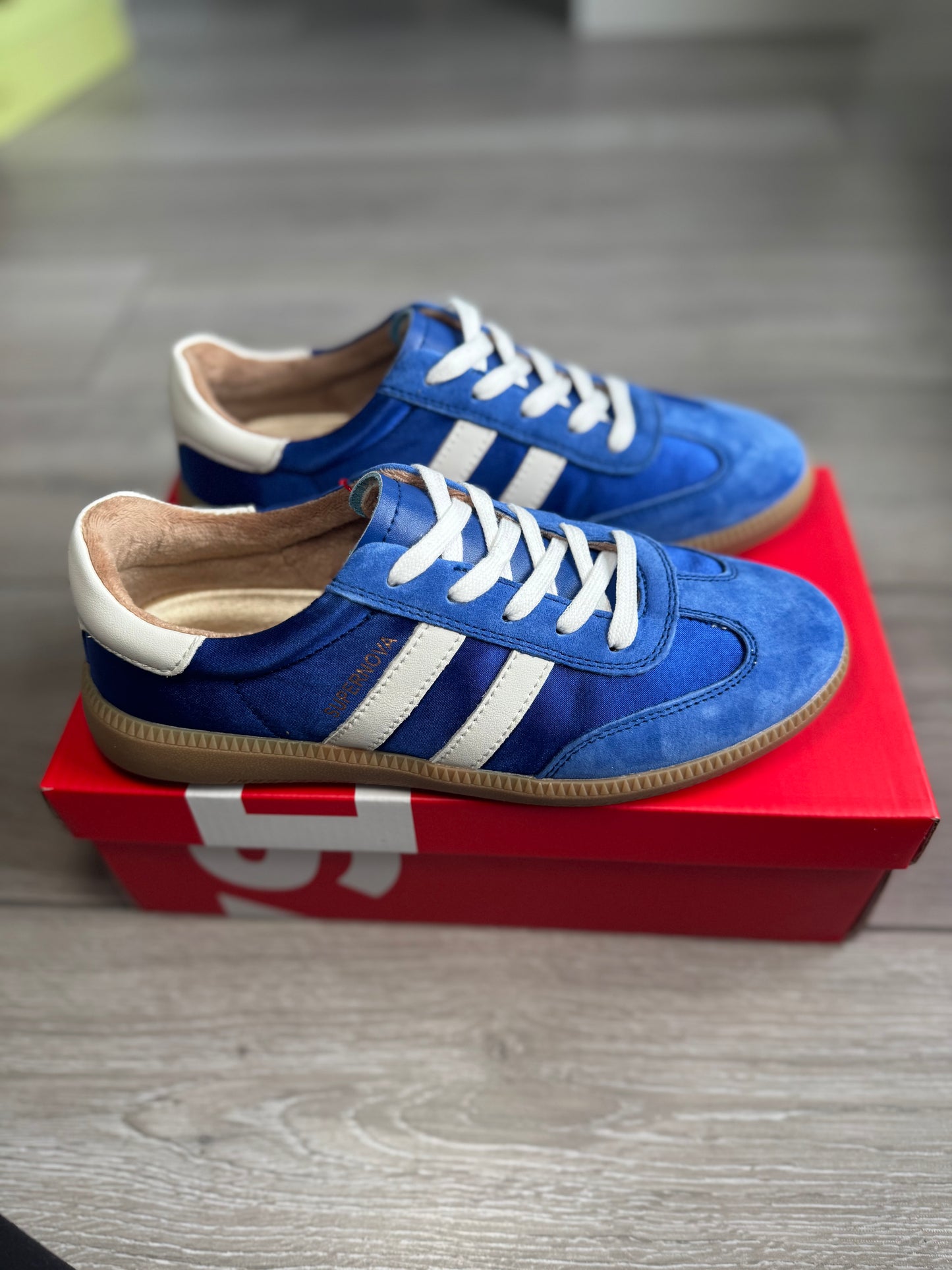 Drilleys Ninety Neon Blue Trainer