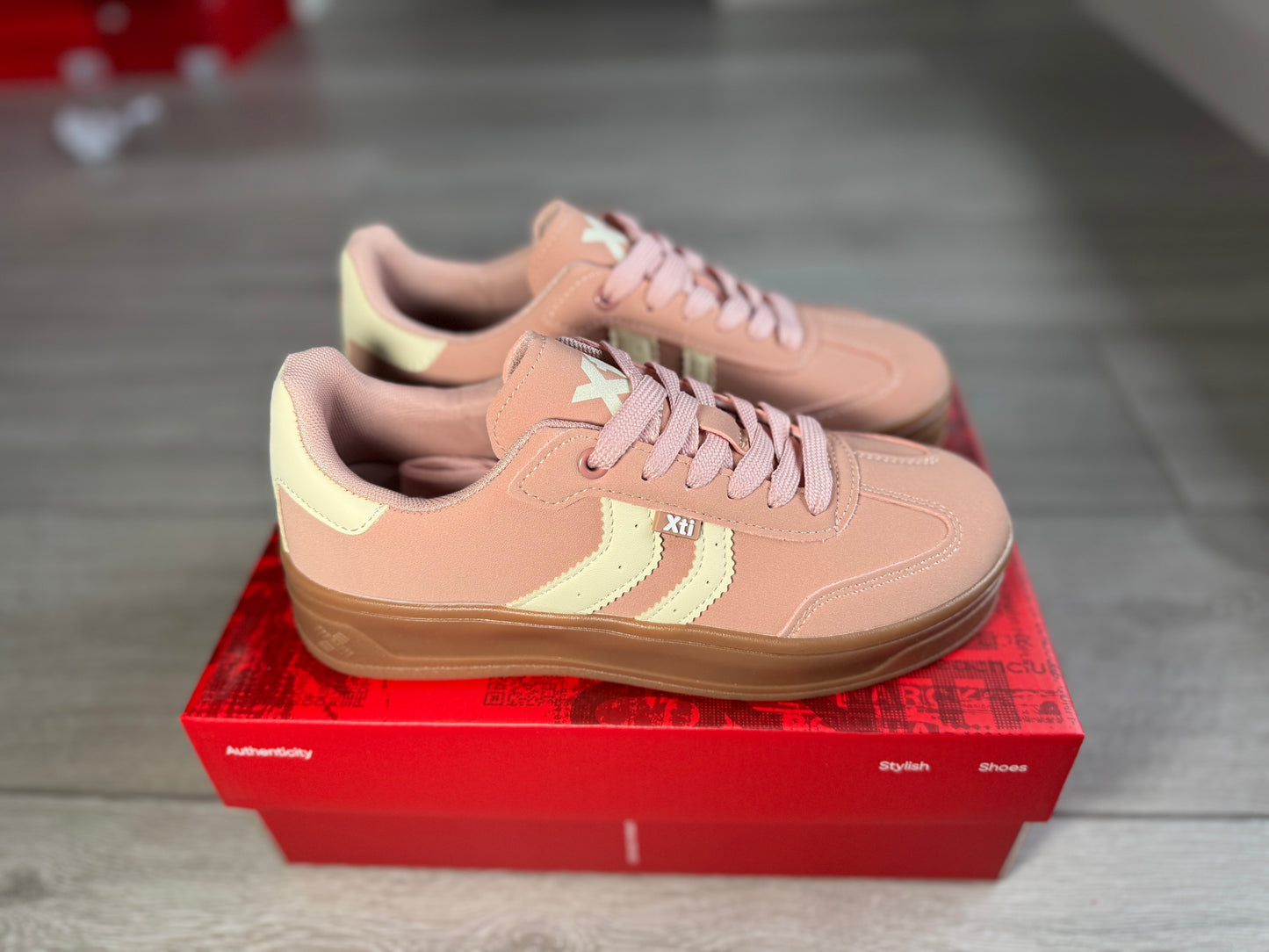 XTI Nude/Cream Stripe Trainer