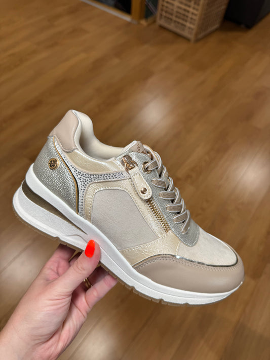 XTI Beige/Gold Wedge Zip Trainer