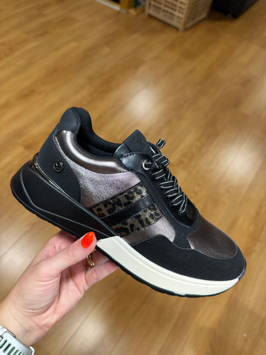XTI Black/Pewter Trainer