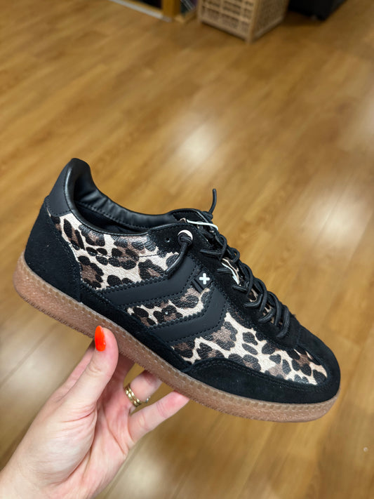 XTI Black Leopard Stripe Trainer