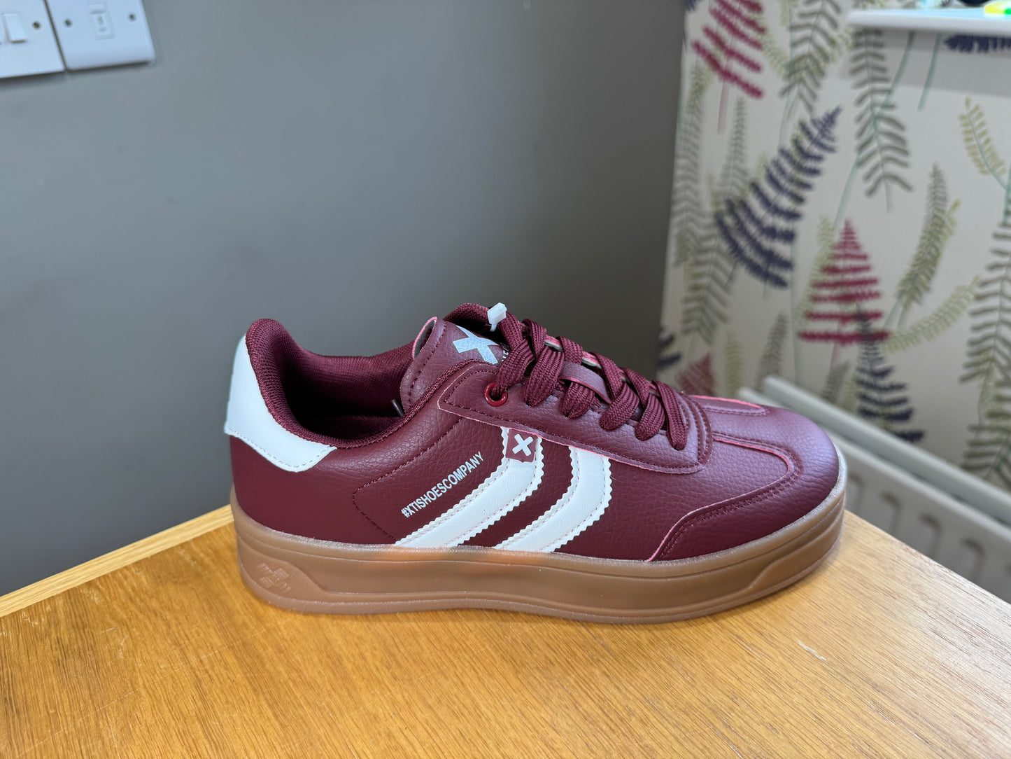 XTI Burgundy Stripe Gum Trainer