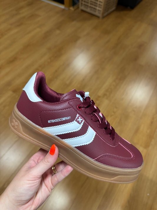 XTI Burgundy Stripe Gum Trainer