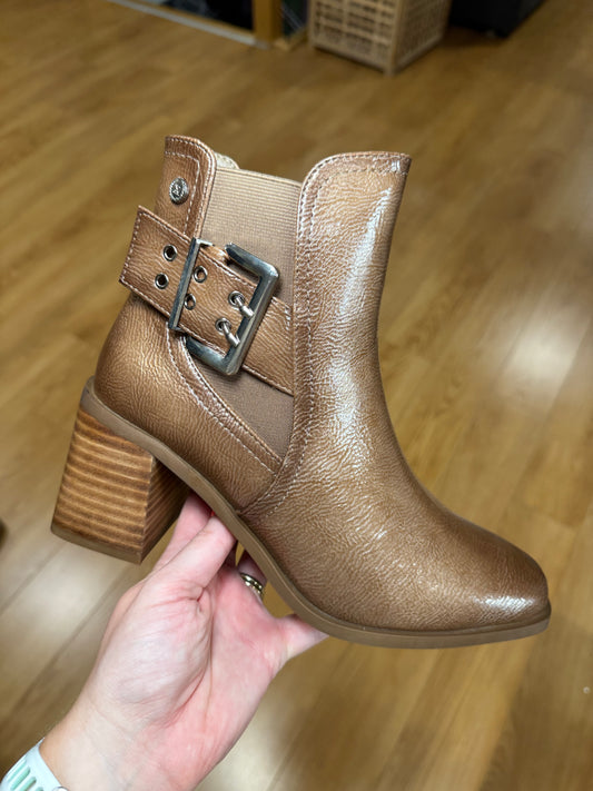 XTI Beige Patent Block Boot