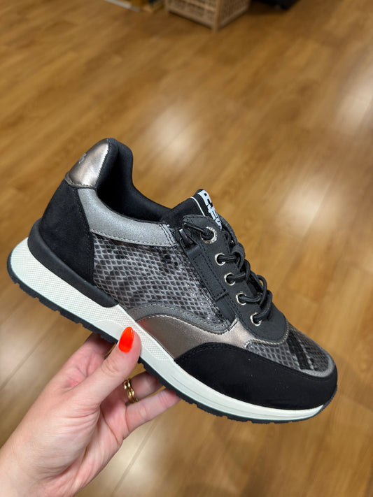 Refresh Black/Snake Zip Trainer