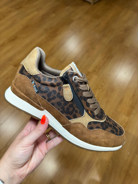 Refresh Camel Leopard Zip Trainer