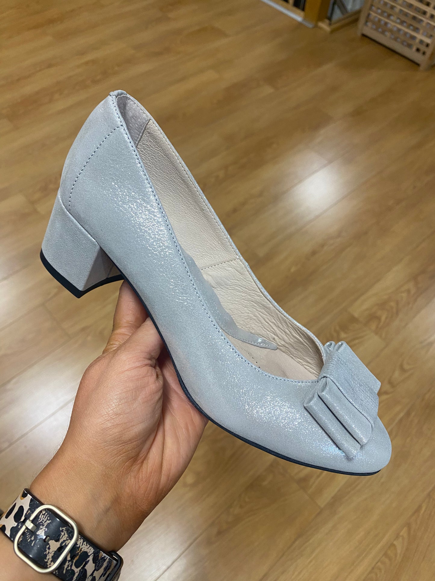 Emis Grey/Taupe Metallic Bow Court