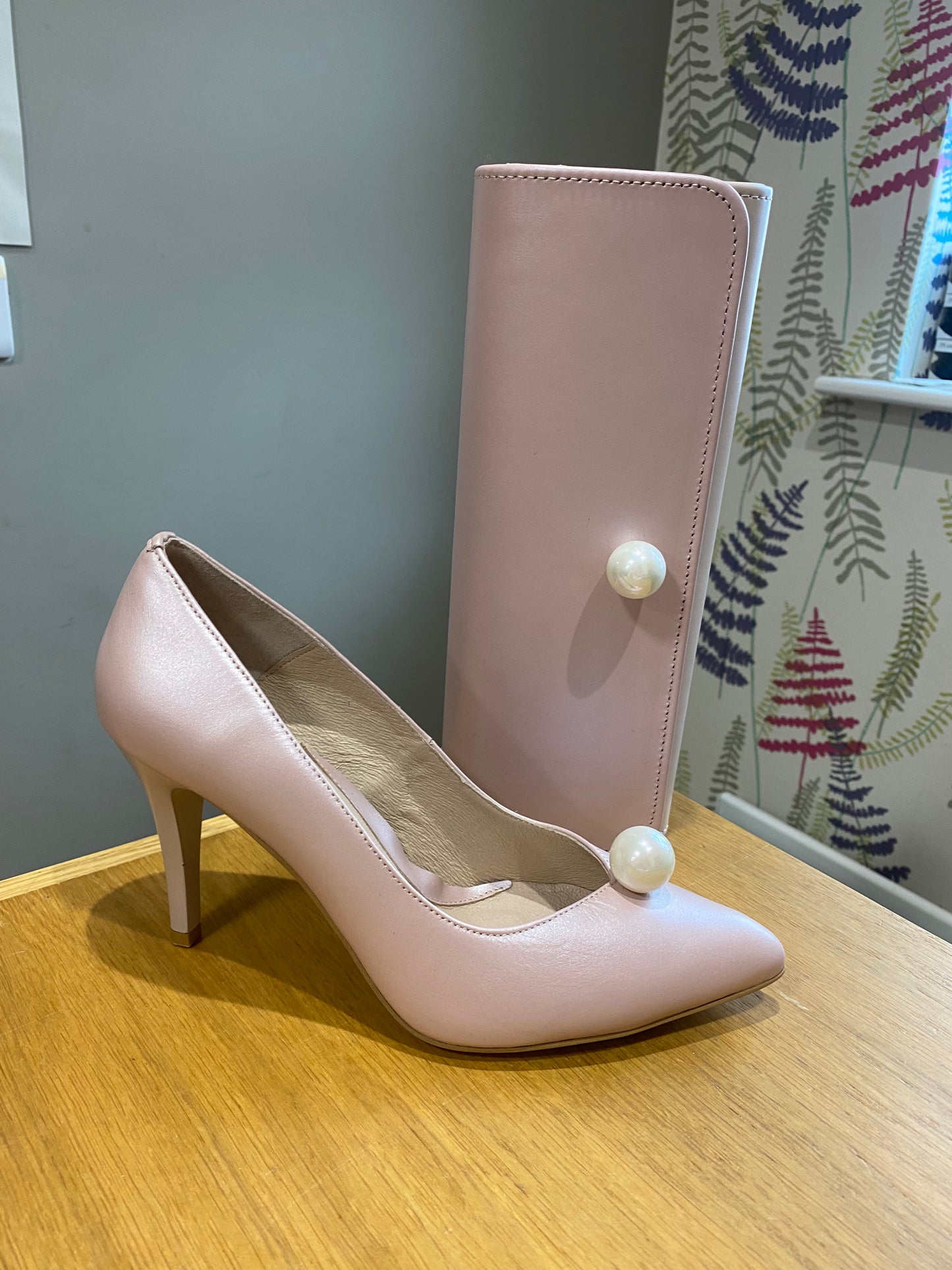 Emis Blush Pearl Court