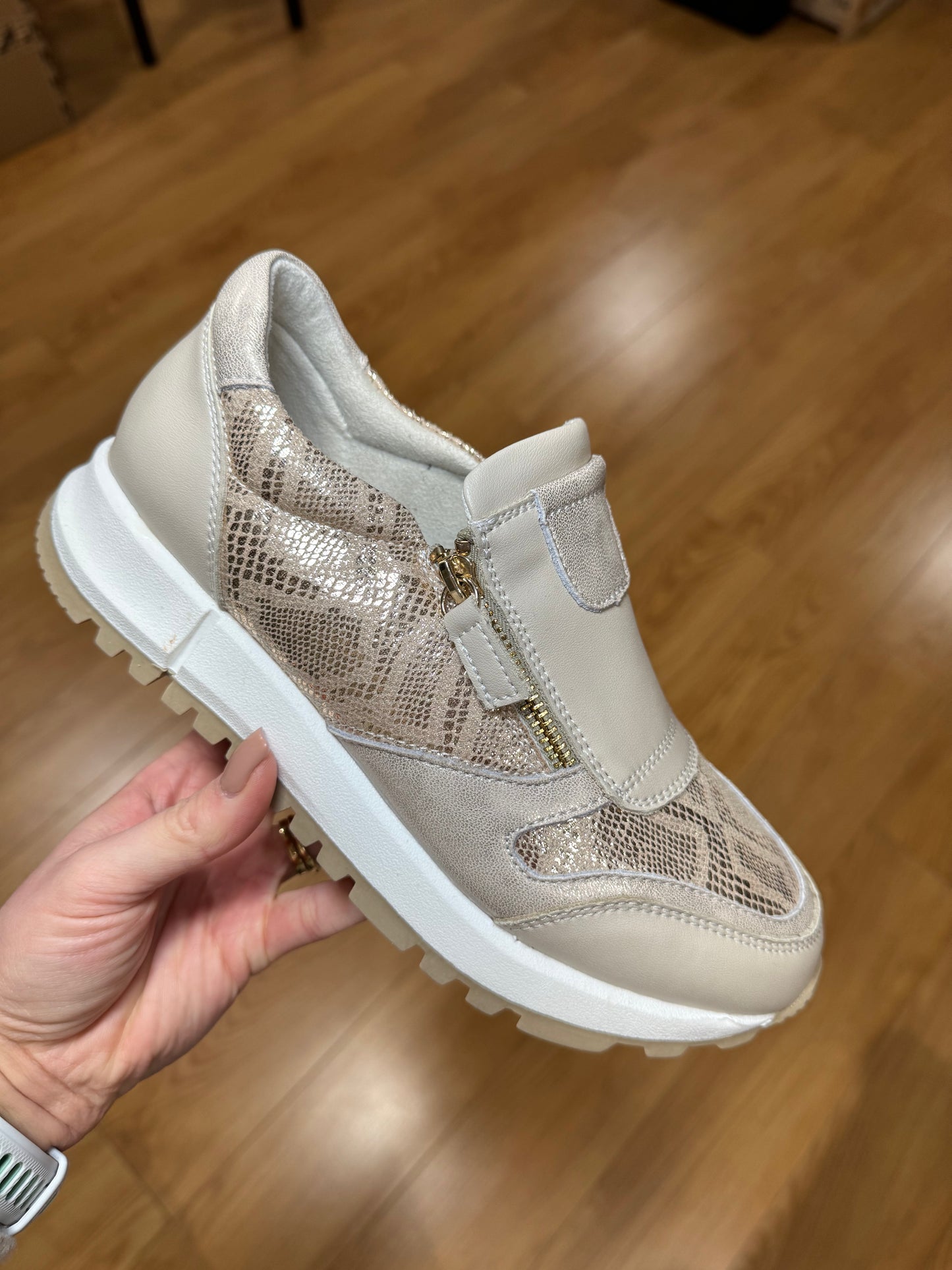 Redz Beige/Gold Zip Trainer