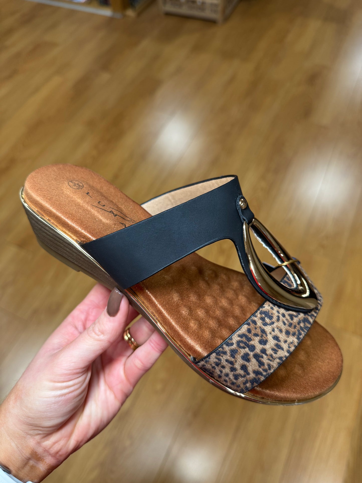 Lunar Paradise Black Leopard Slider