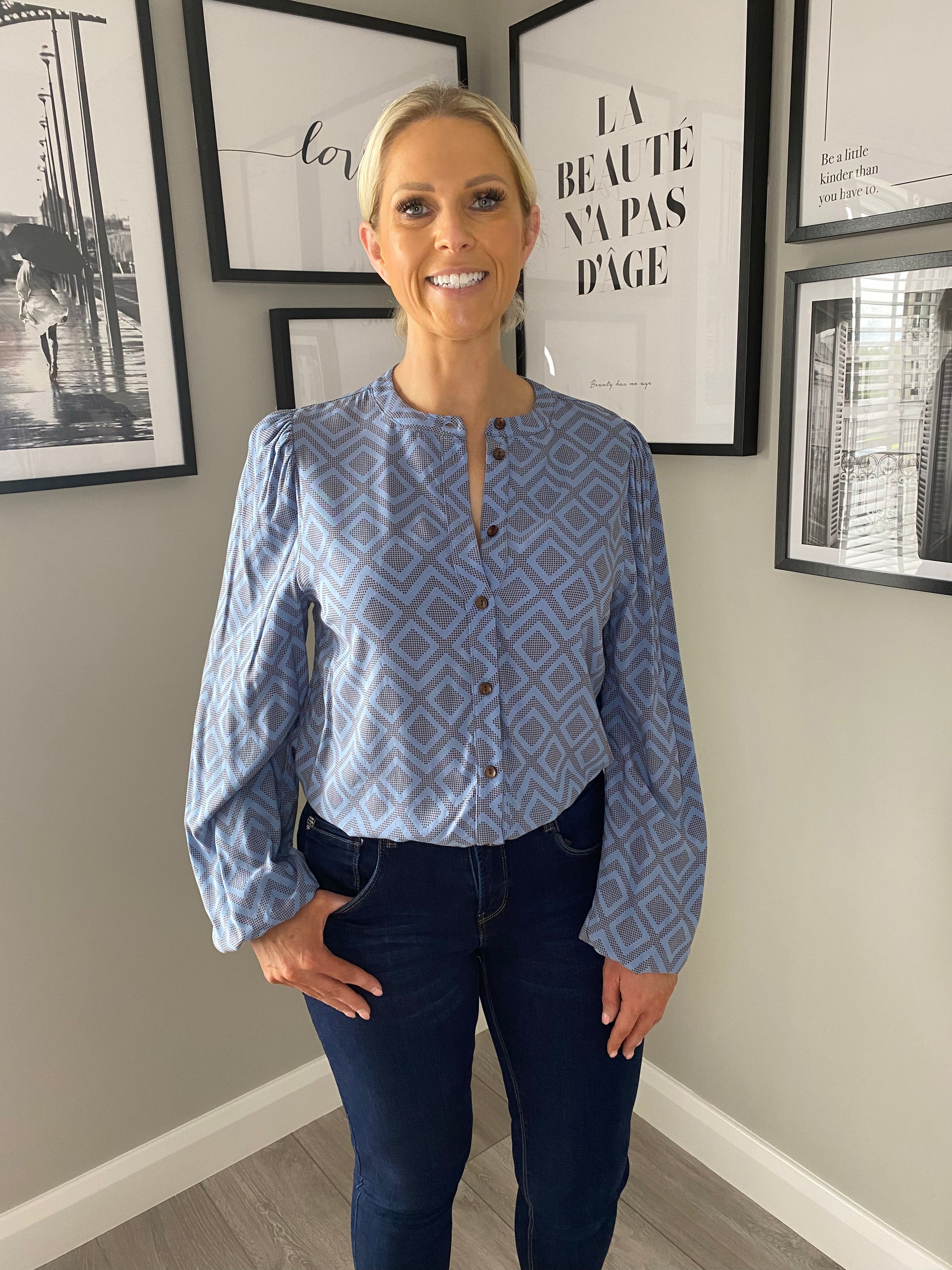 Freequent Blue Brown Blouse Dresser 46